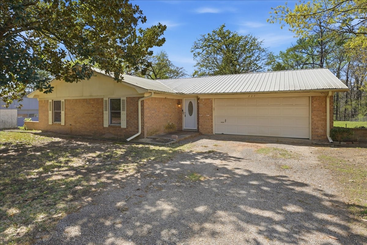 227 Cr 2425 Mineola TX 75773