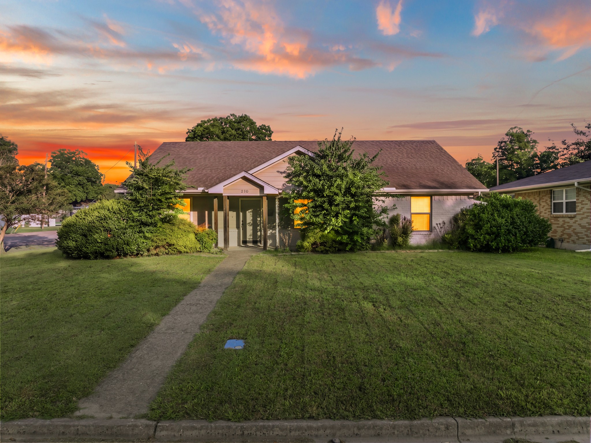 210 S Reagan Street West TX 76691