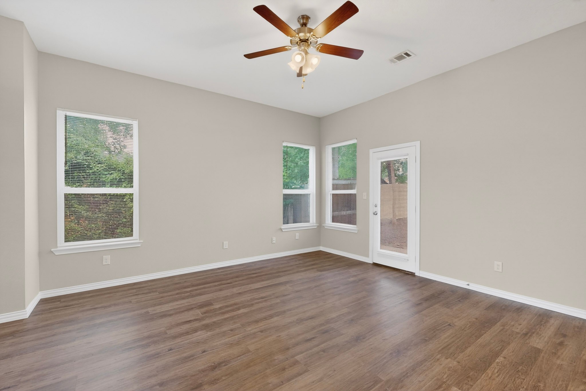 824 E Maddox Avenue Fort Worth TX 76104