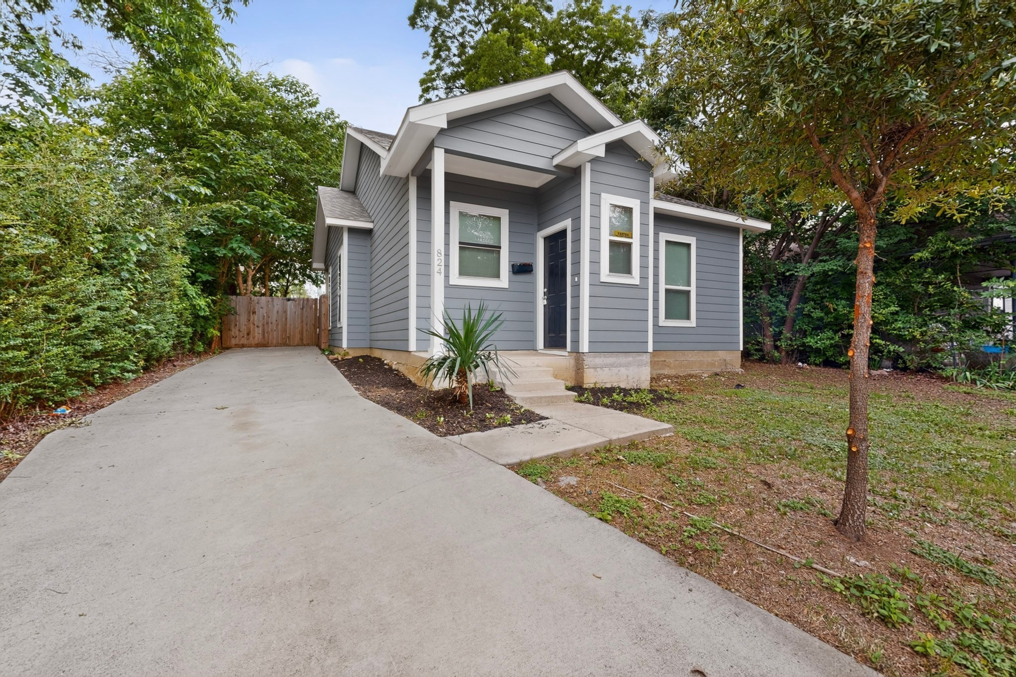 824 E Maddox Avenue Fort Worth TX 76104