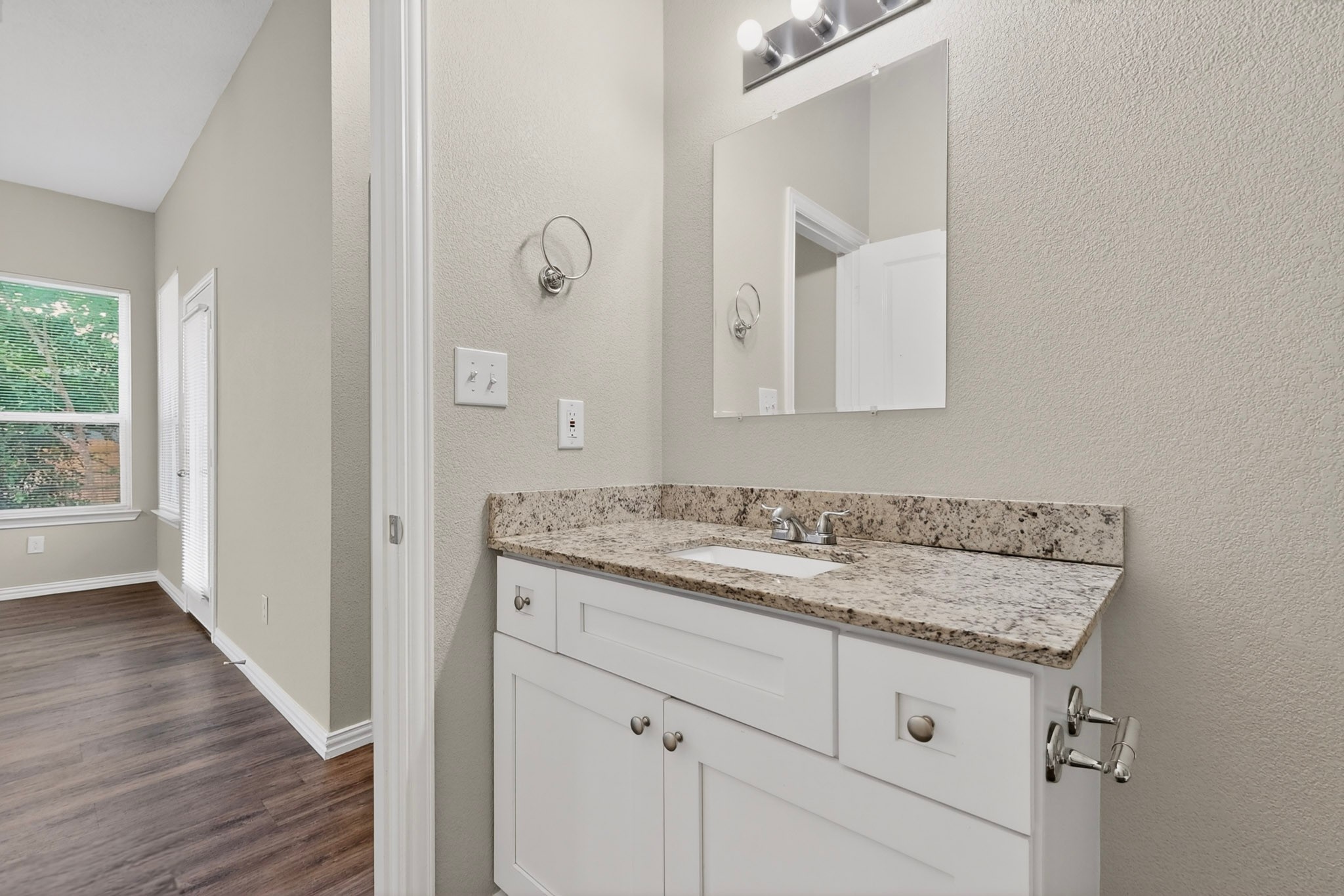 824 E Maddox Avenue Fort Worth TX 76104