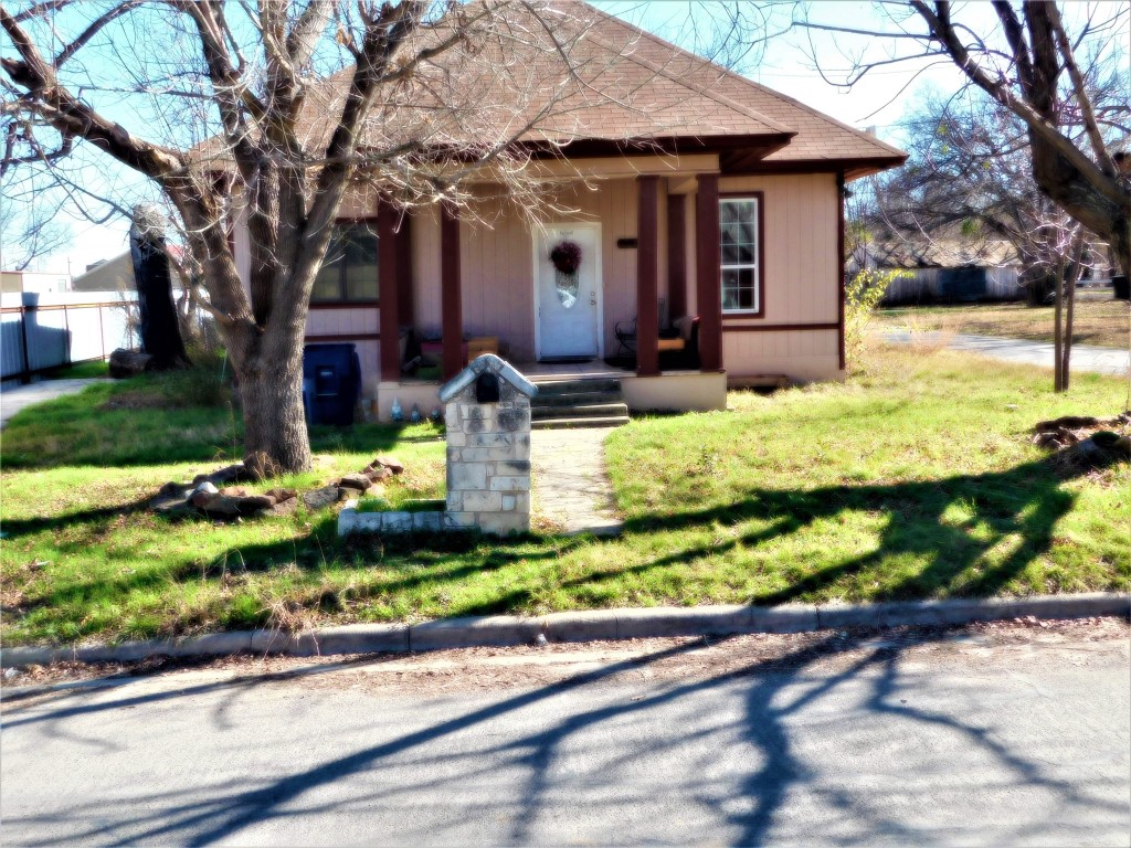 904 Melwood Avenue Brownwood TX 76801