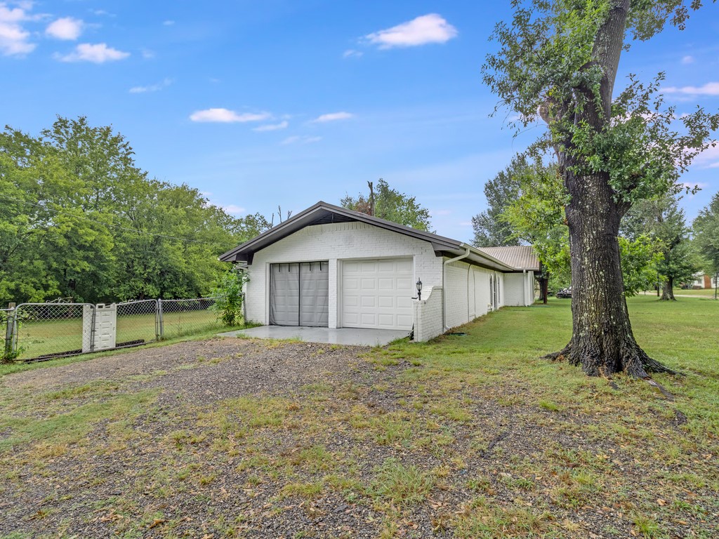 203 S Hogg Street Streetman TX 75859