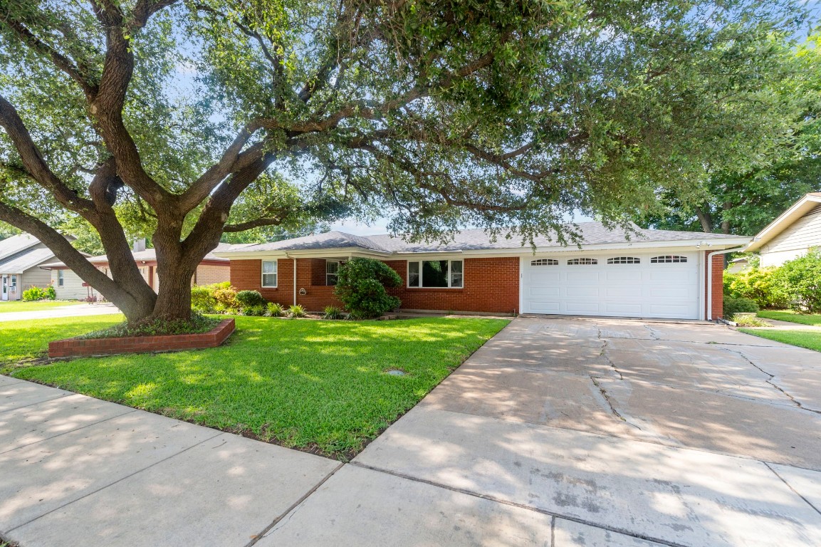 5204 Bonnie Wayne Street Haltom City TX 76117
