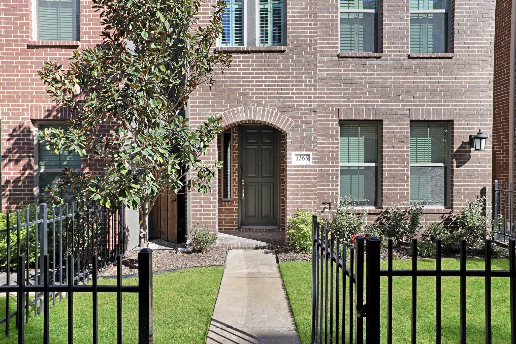1365 Arch Place Dallas TX 75215