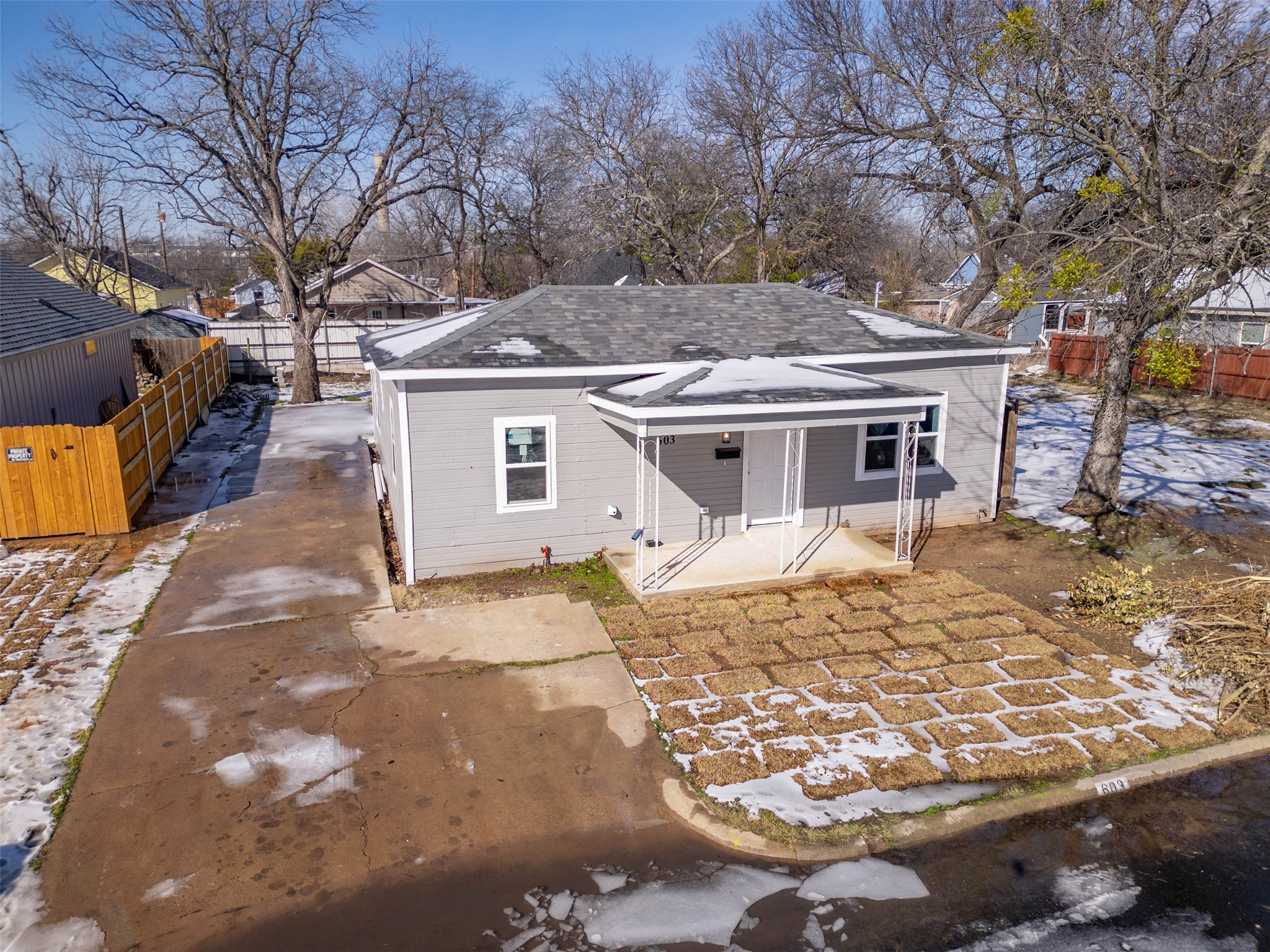 603 E Willingham Street Cleburne TX 76031