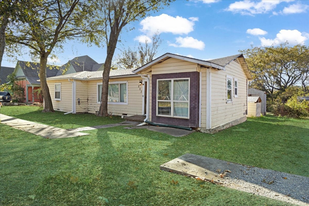 203 S Carter Street Whitewright TX 75491
