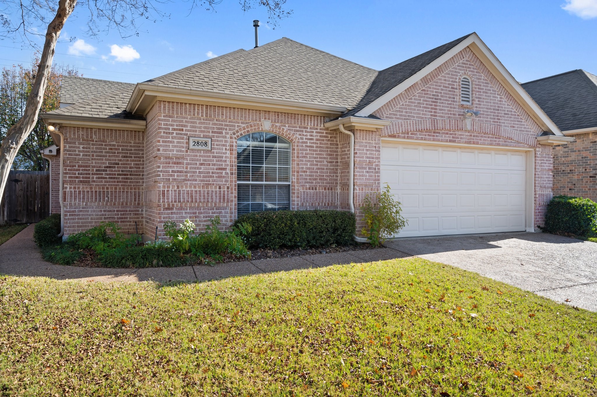 2808 Hollypoint Court Arlington TX 76015