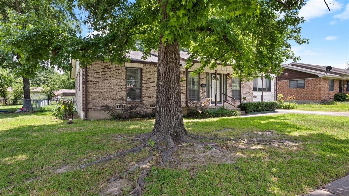 109 W Cunningham Street Bonham TX 75418