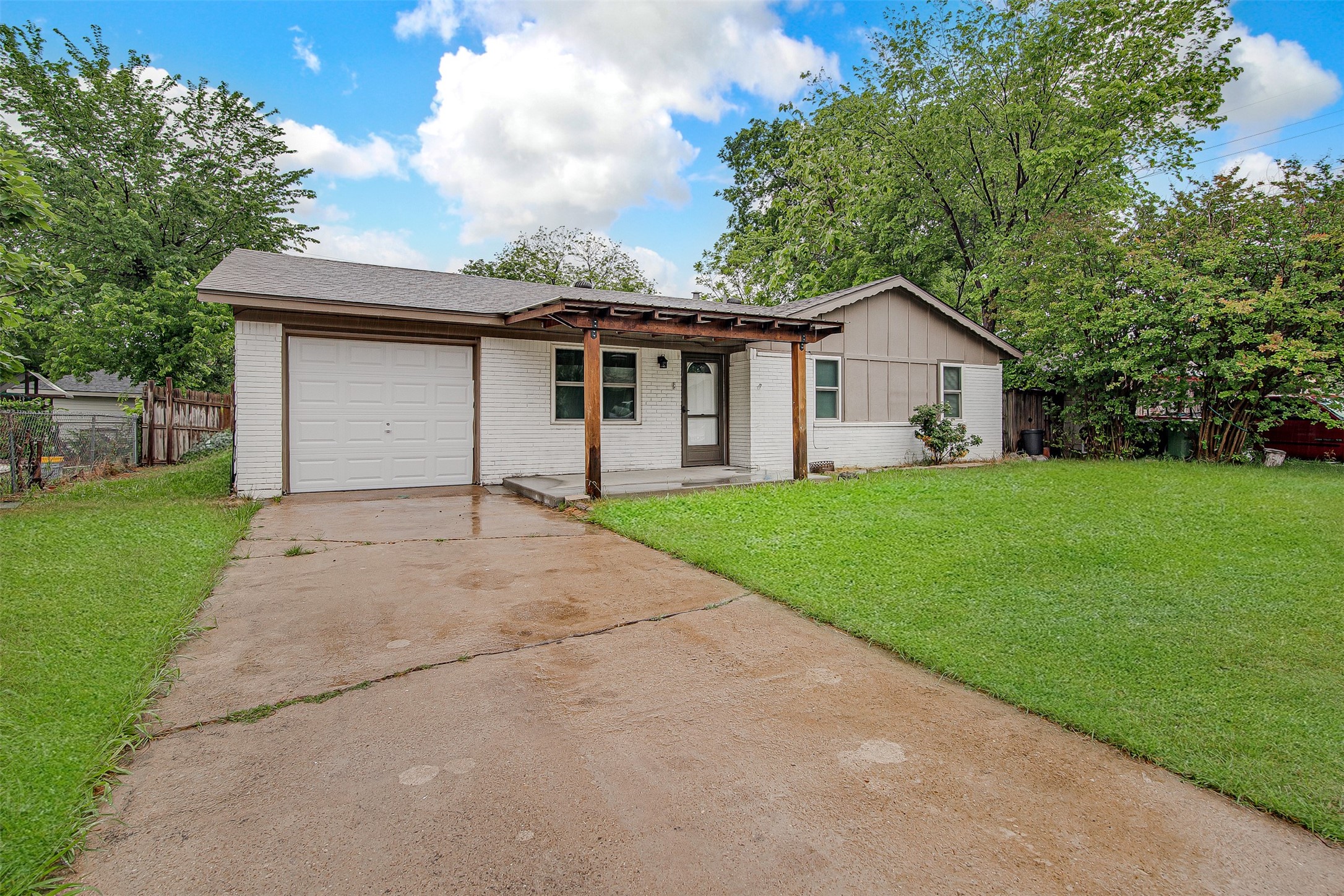 2127 E Mitchell Street Arlington TX 76010