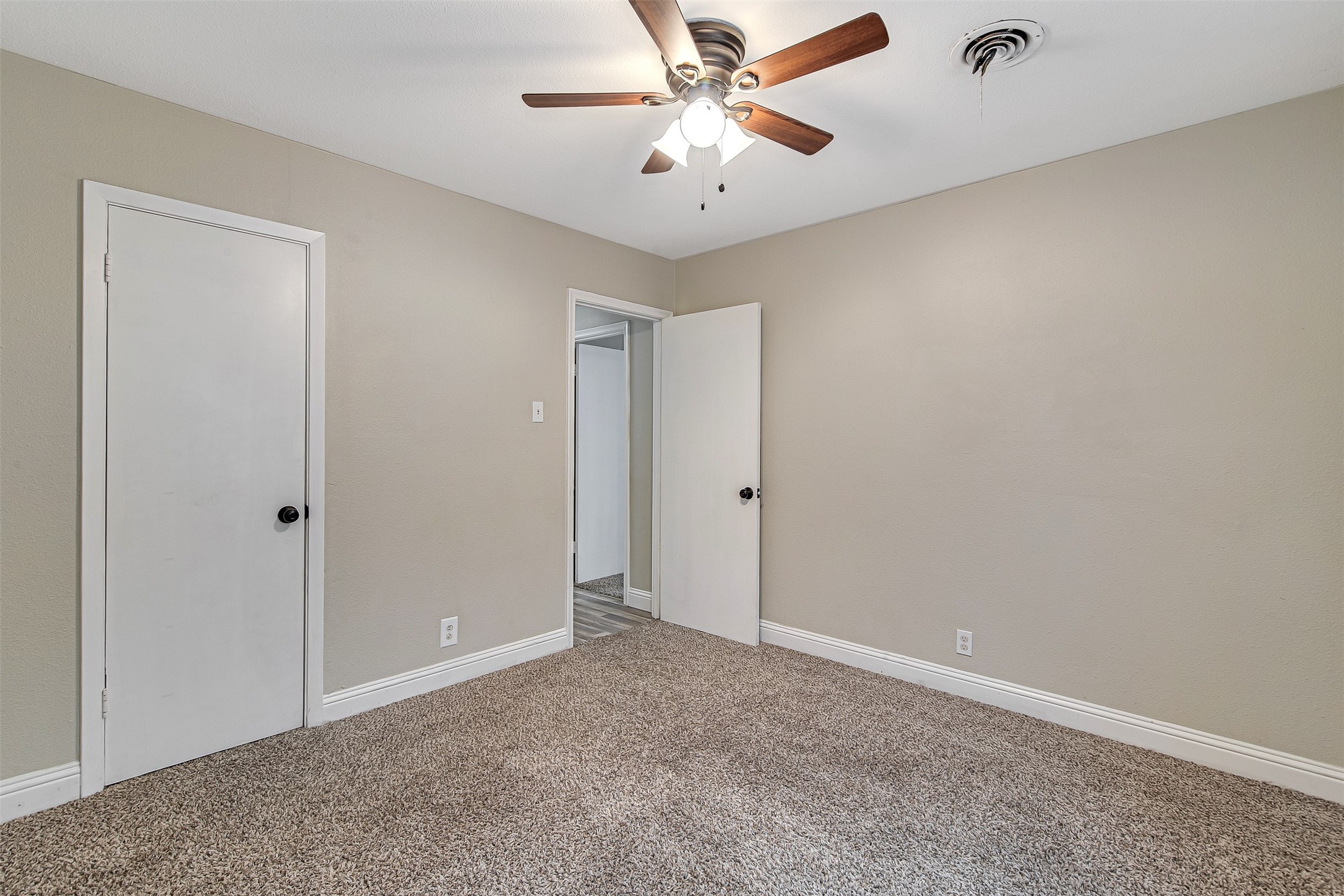 2127 E Mitchell Street Arlington TX 76010