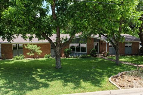 900 N Elm Street Comanche TX 76442