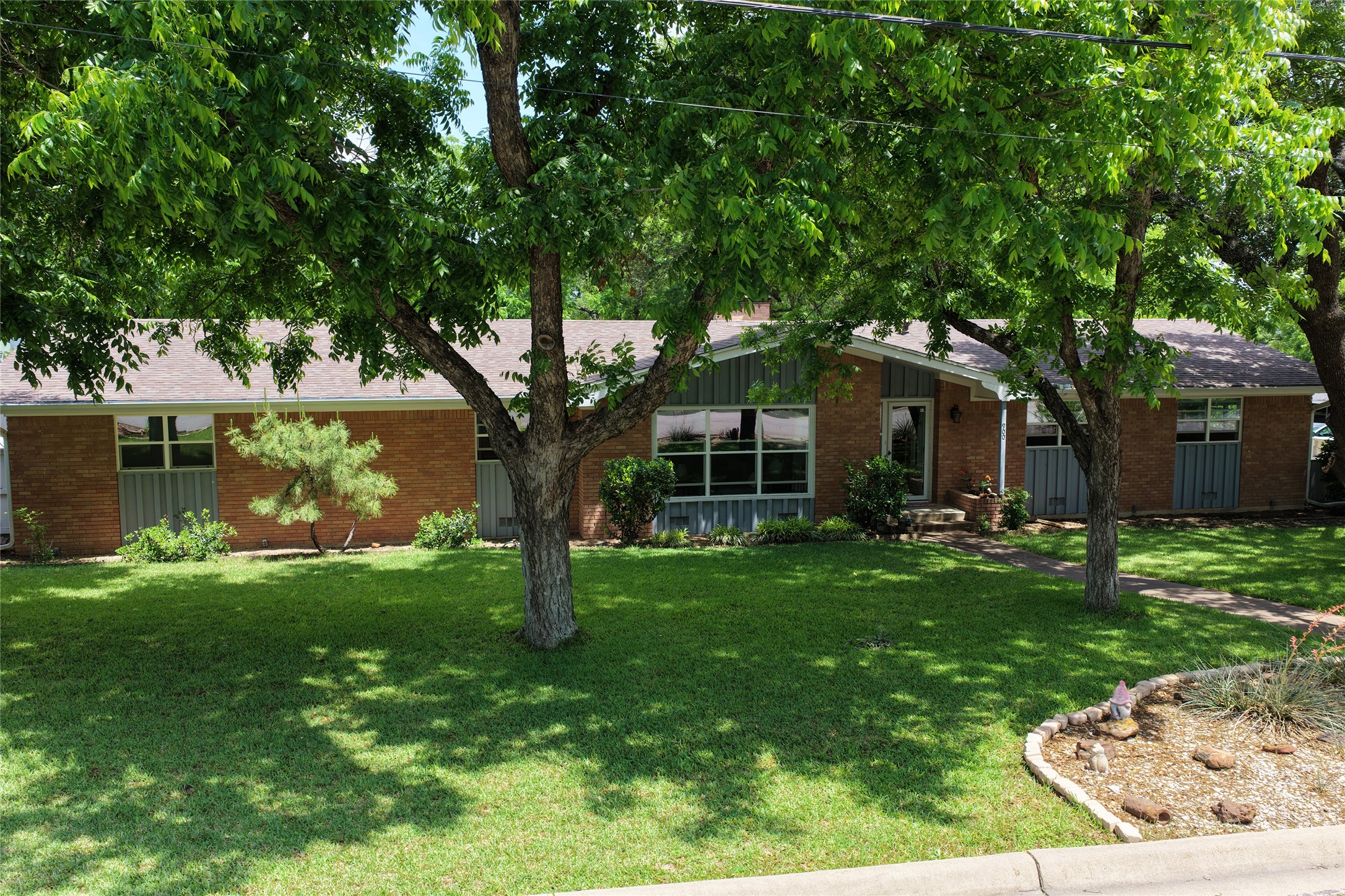 900 N Elm Street Comanche TX 76442