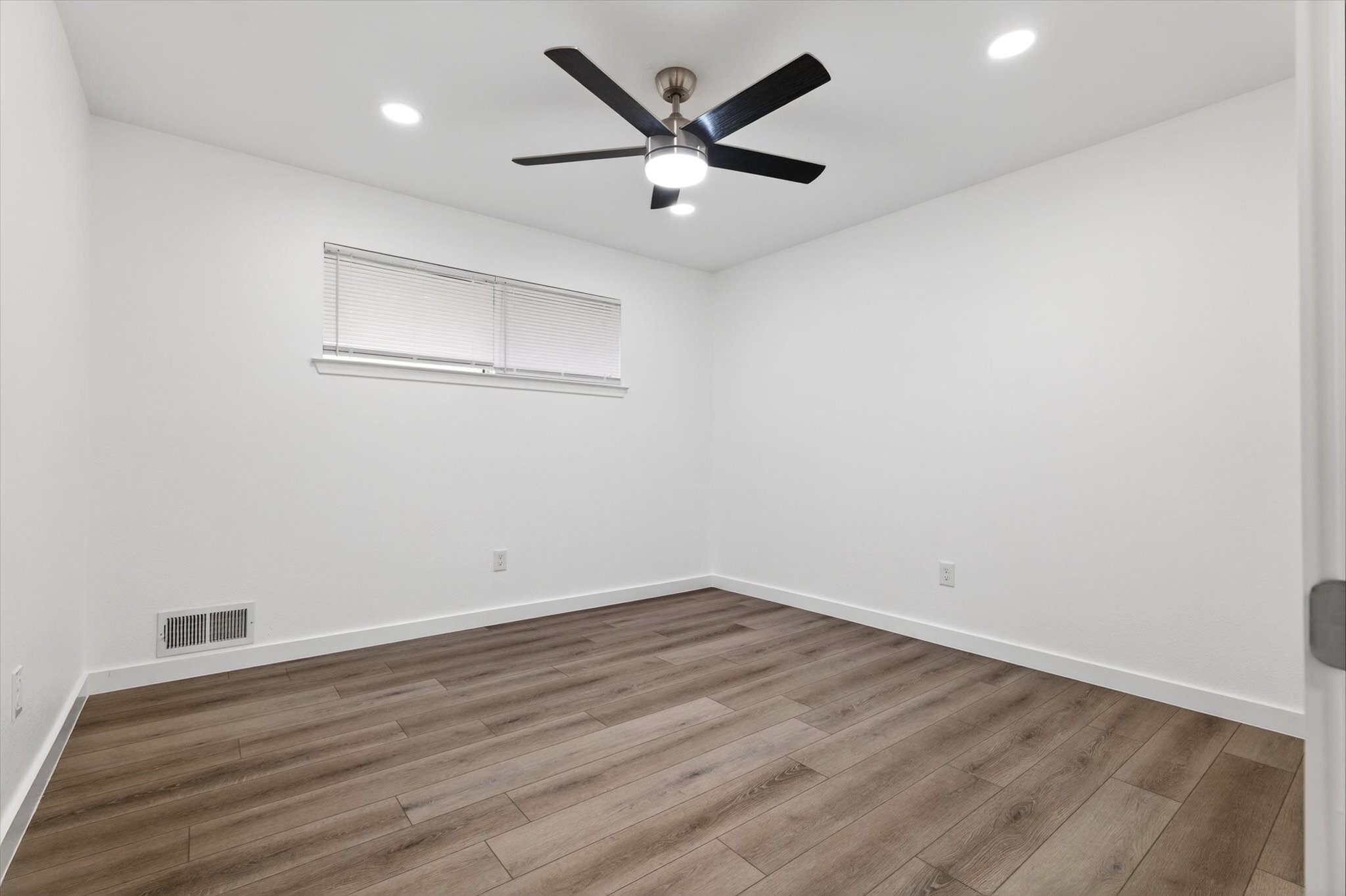 905 Bromwich Street Garland TX 75040