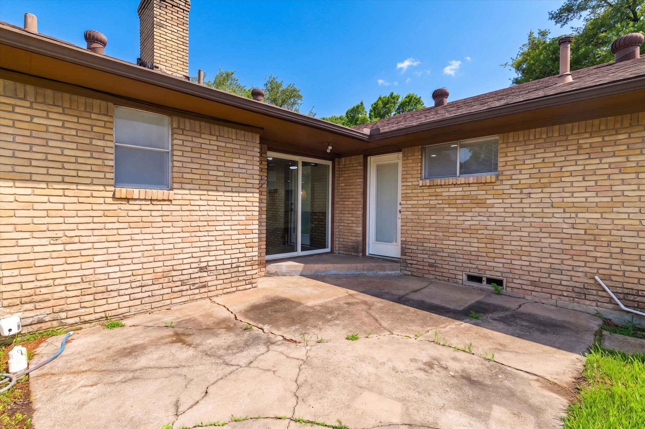 905 Bromwich Street Garland TX 75040