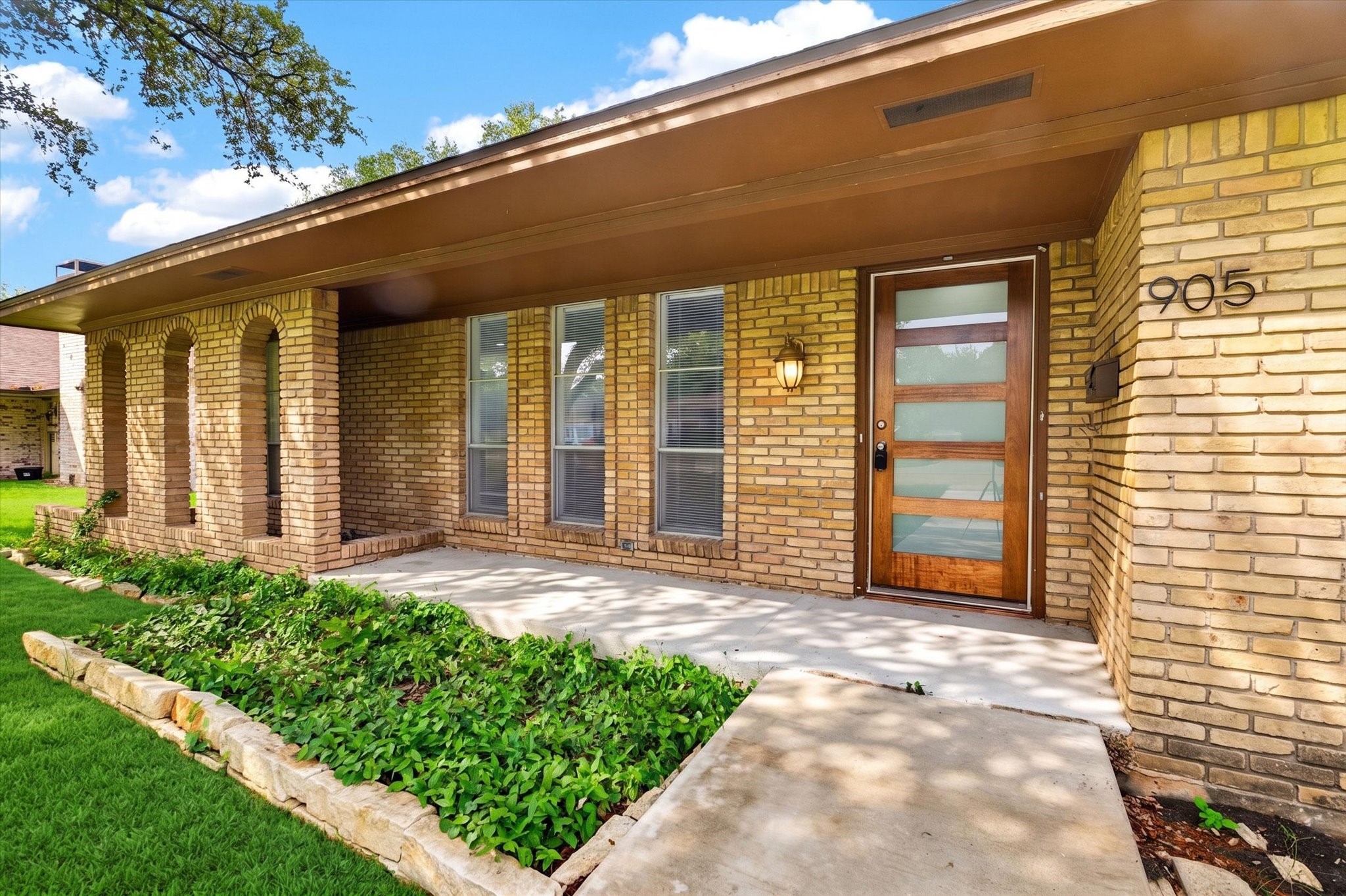 905 Bromwich Street Garland TX 75040