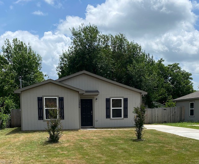 1206 N Brazos Avenue Cleburne TX 76031