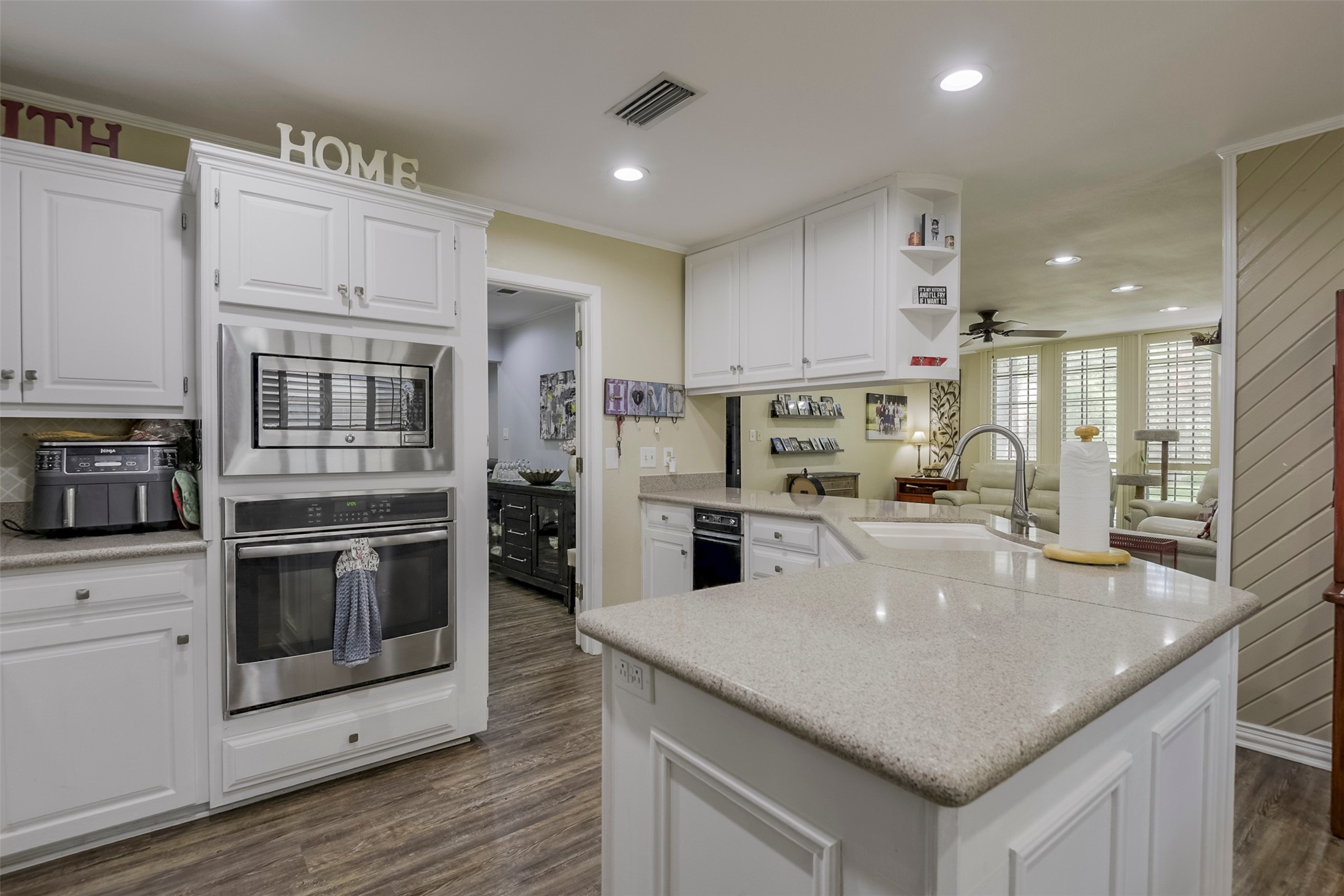 2010 Surrey Oaks Drive Arlington TX 76006