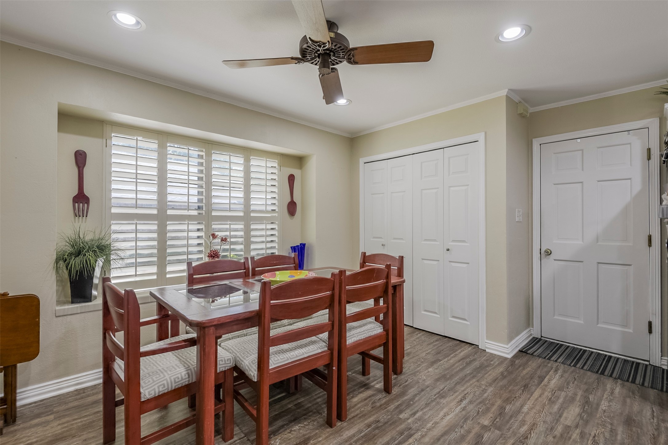 2010 Surrey Oaks Drive Arlington TX 76006