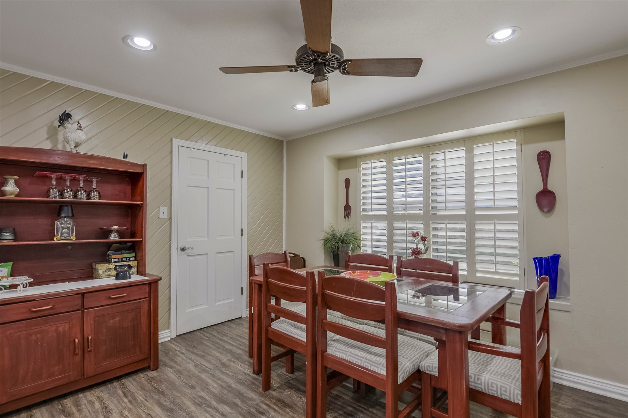 2010 Surrey Oaks Drive Arlington TX 76006