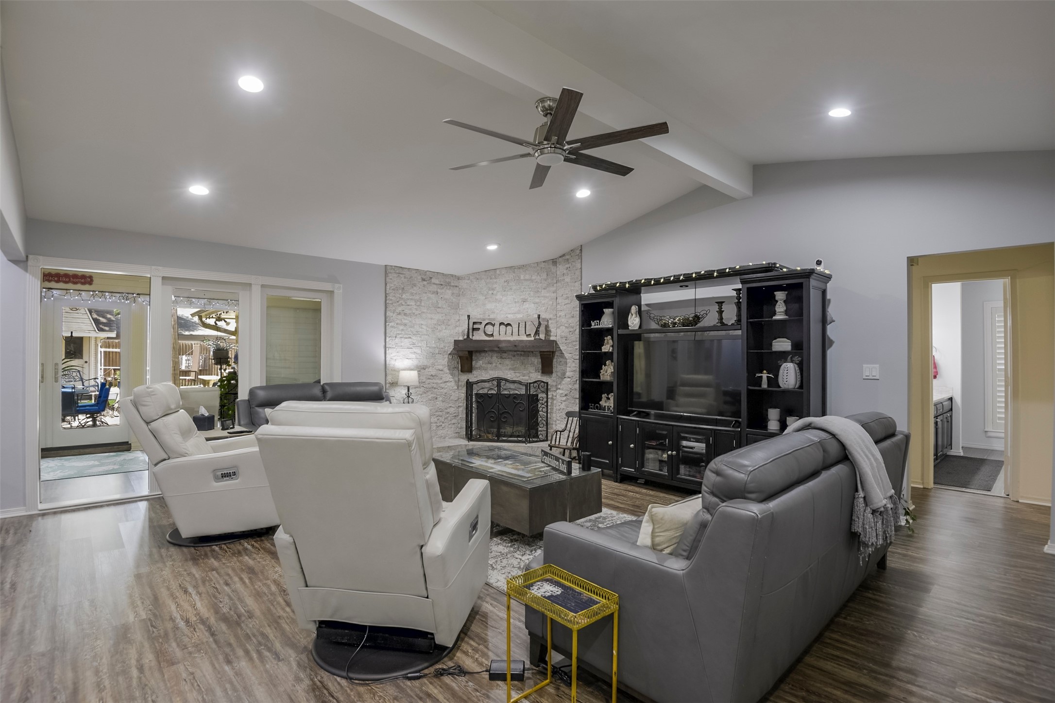 2010 Surrey Oaks Drive Arlington TX 76006