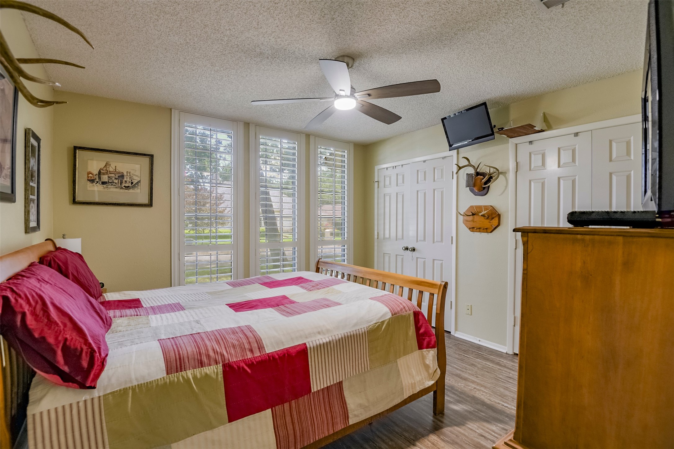 2010 Surrey Oaks Drive Arlington TX 76006