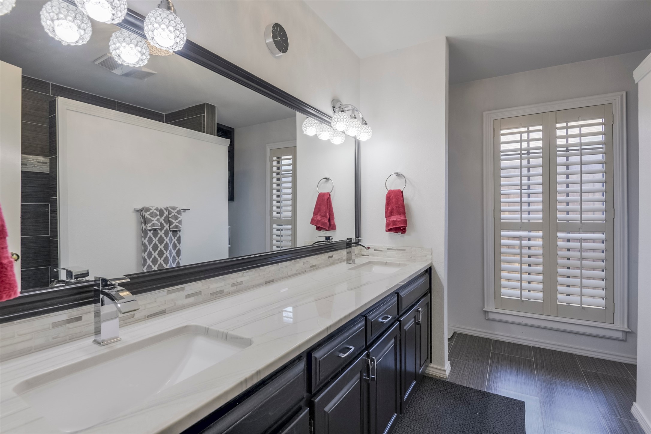 2010 Surrey Oaks Drive Arlington TX 76006