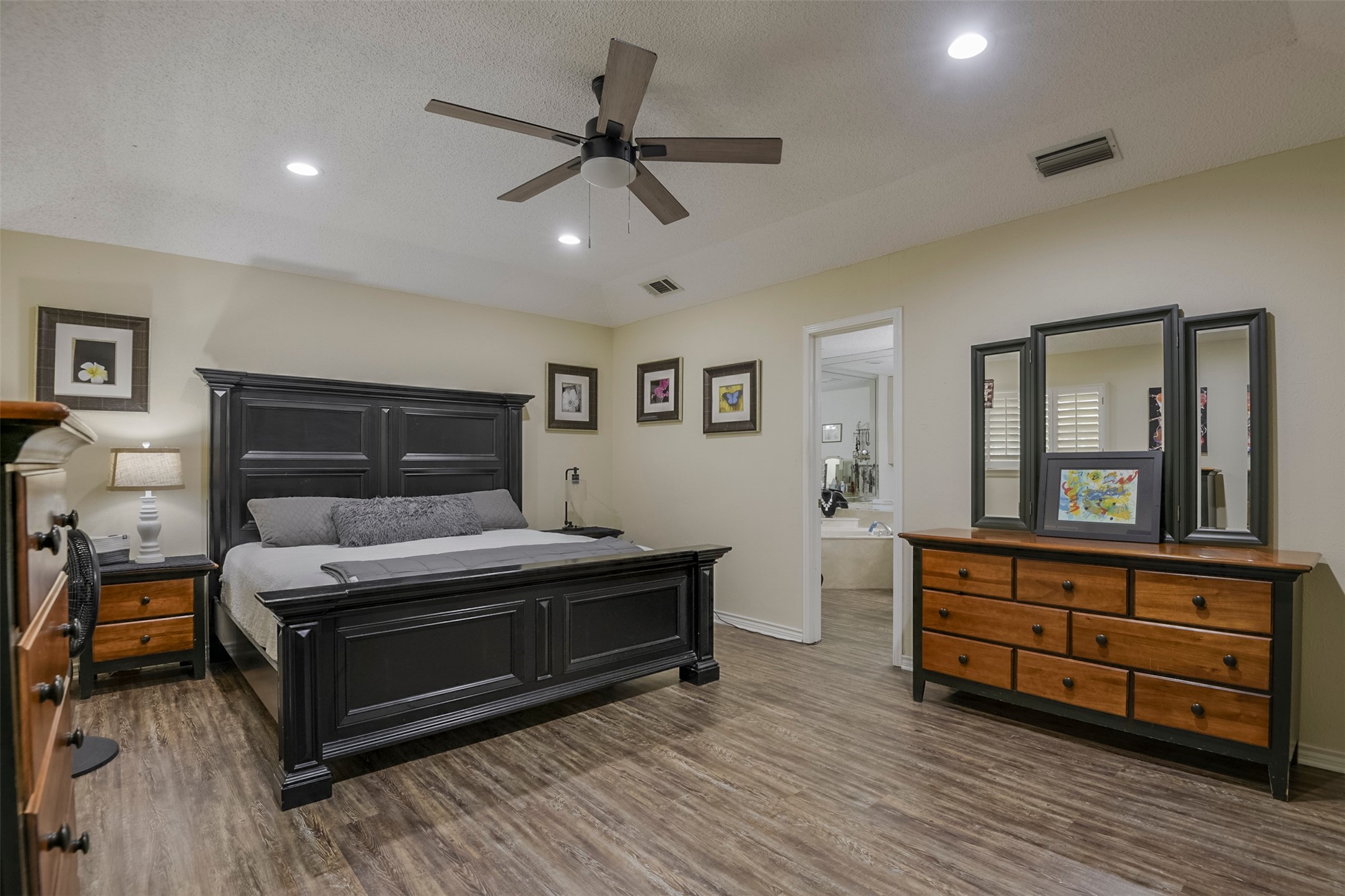 2010 Surrey Oaks Drive Arlington TX 76006