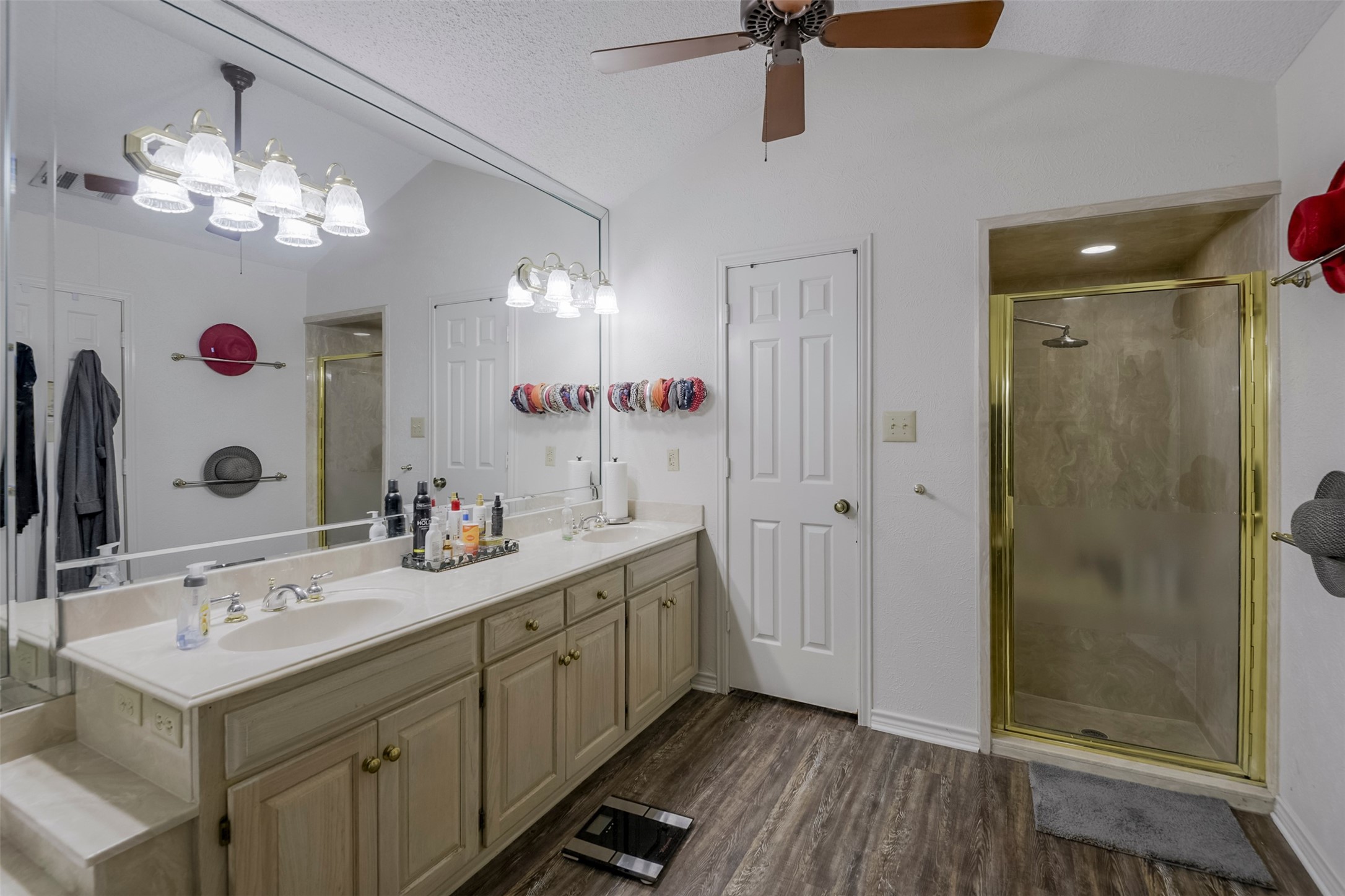 2010 Surrey Oaks Drive Arlington TX 76006