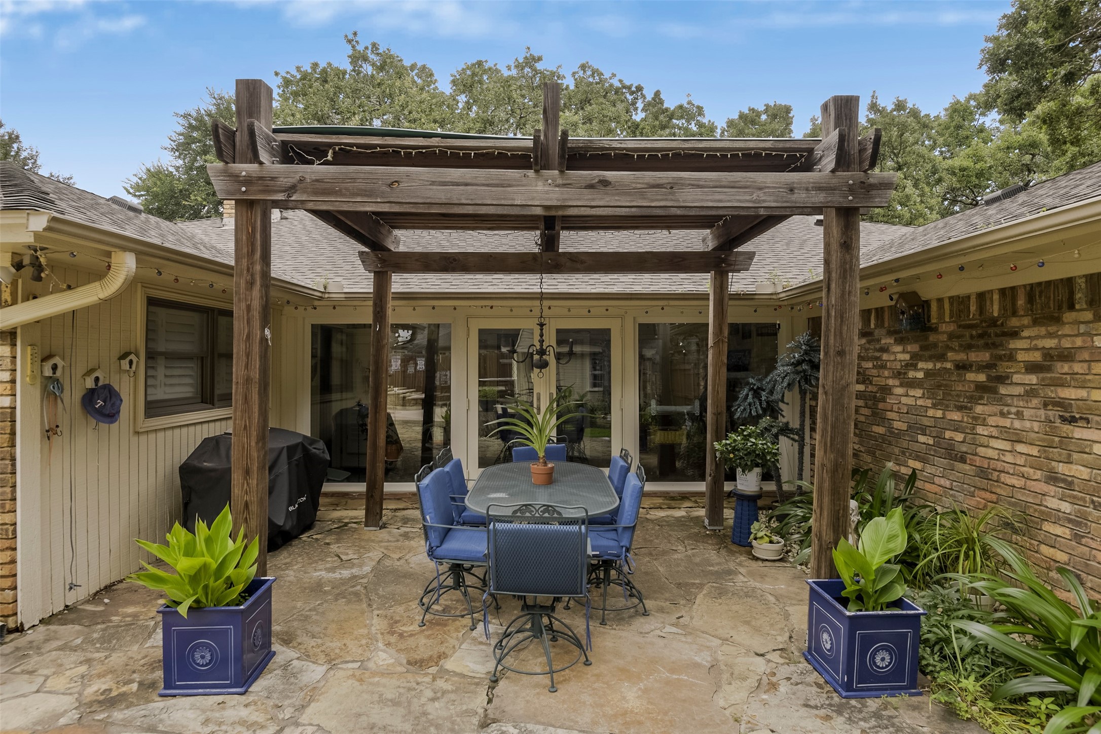 2010 Surrey Oaks Drive Arlington TX 76006
