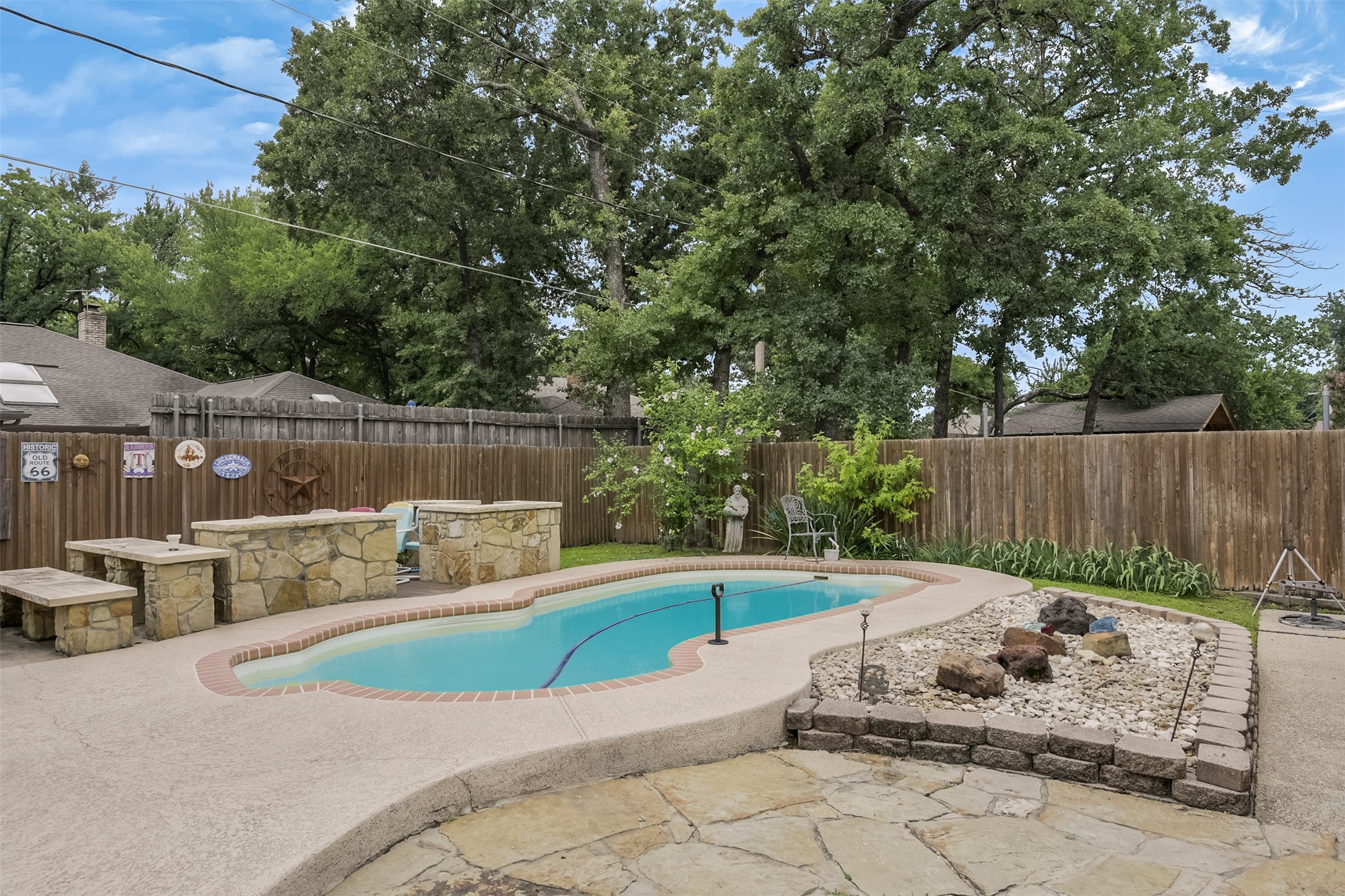 2010 Surrey Oaks Drive Arlington TX 76006