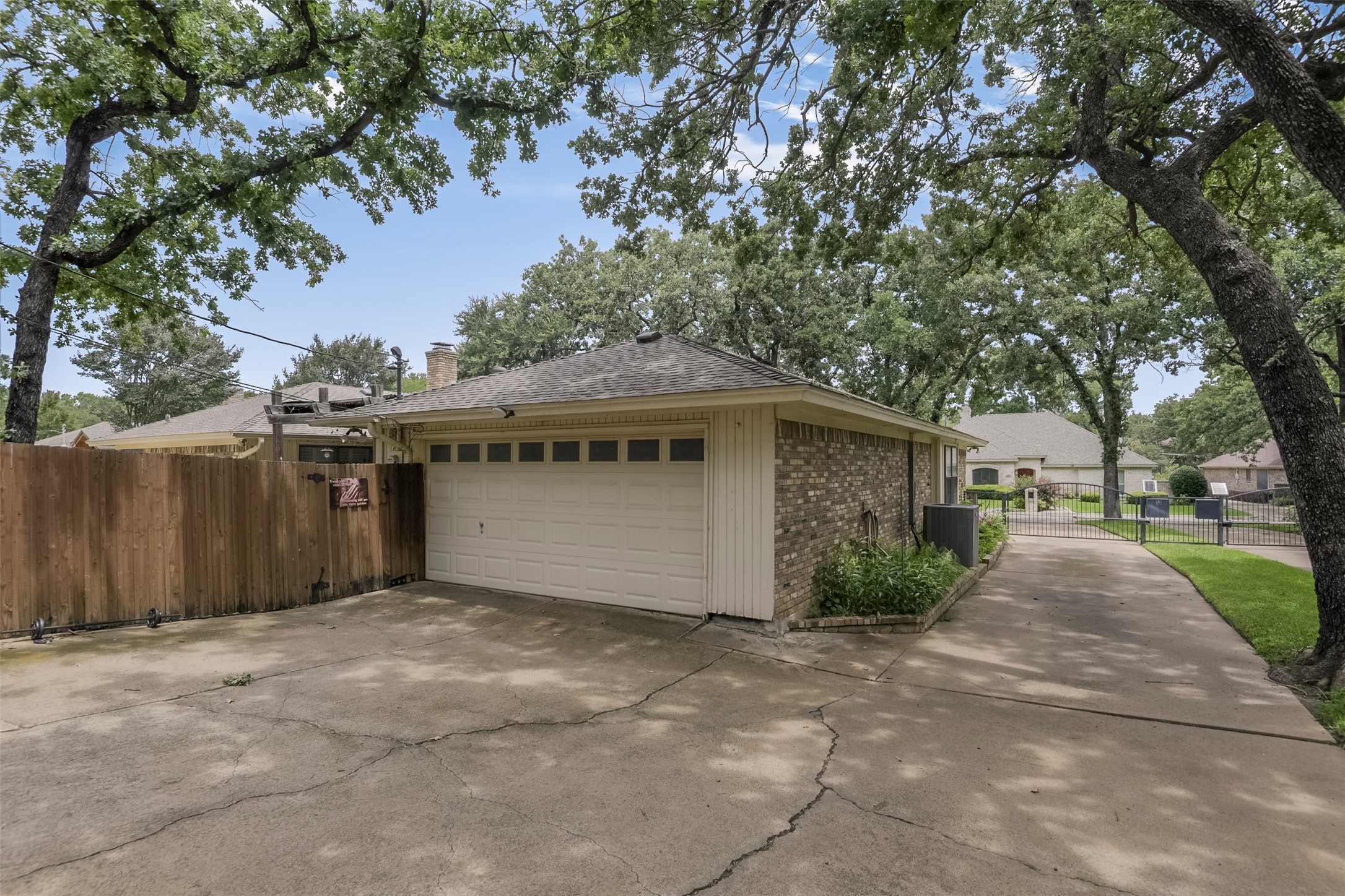 2010 Surrey Oaks Drive Arlington TX 76006