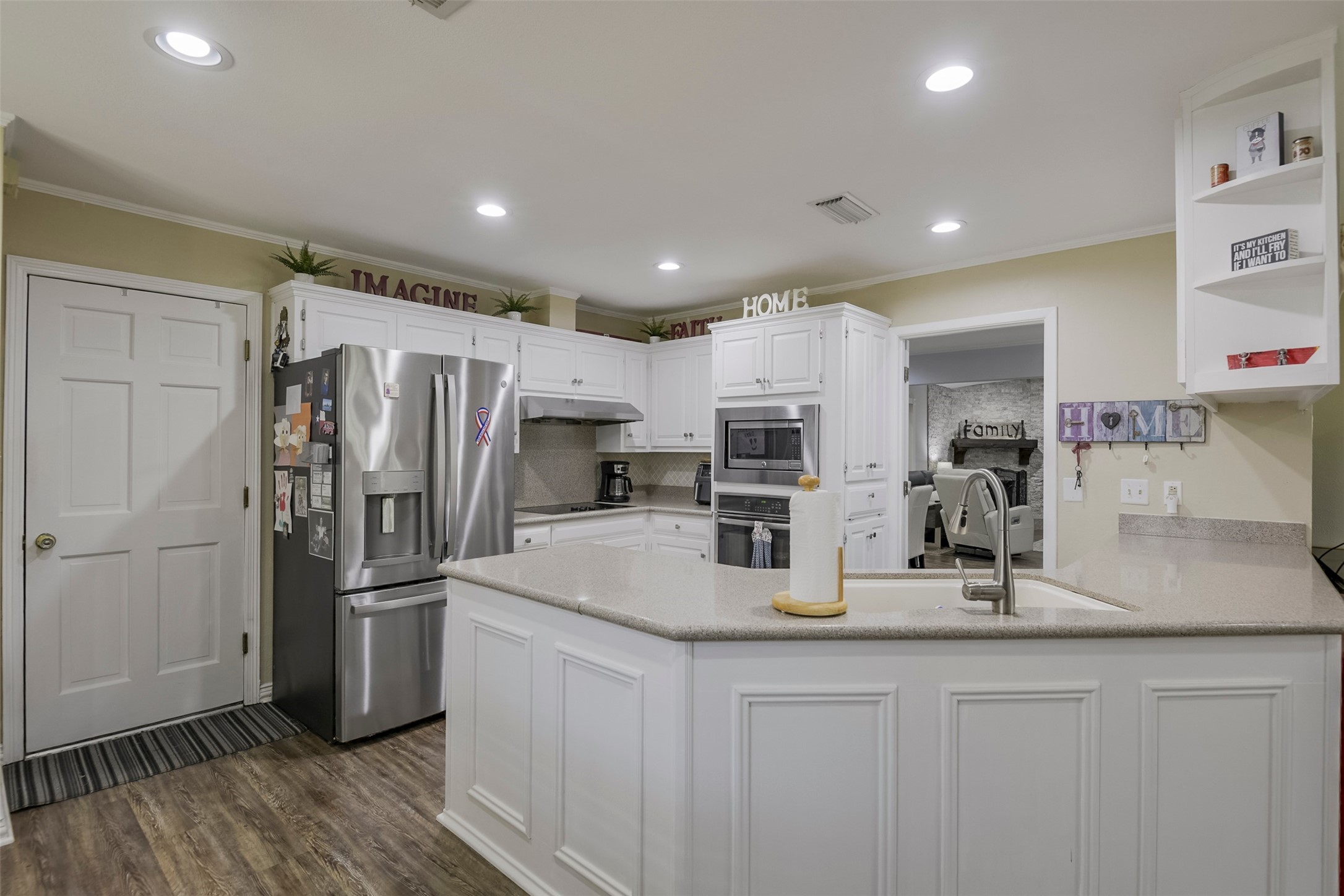 2010 Surrey Oaks Drive Arlington TX 76006
