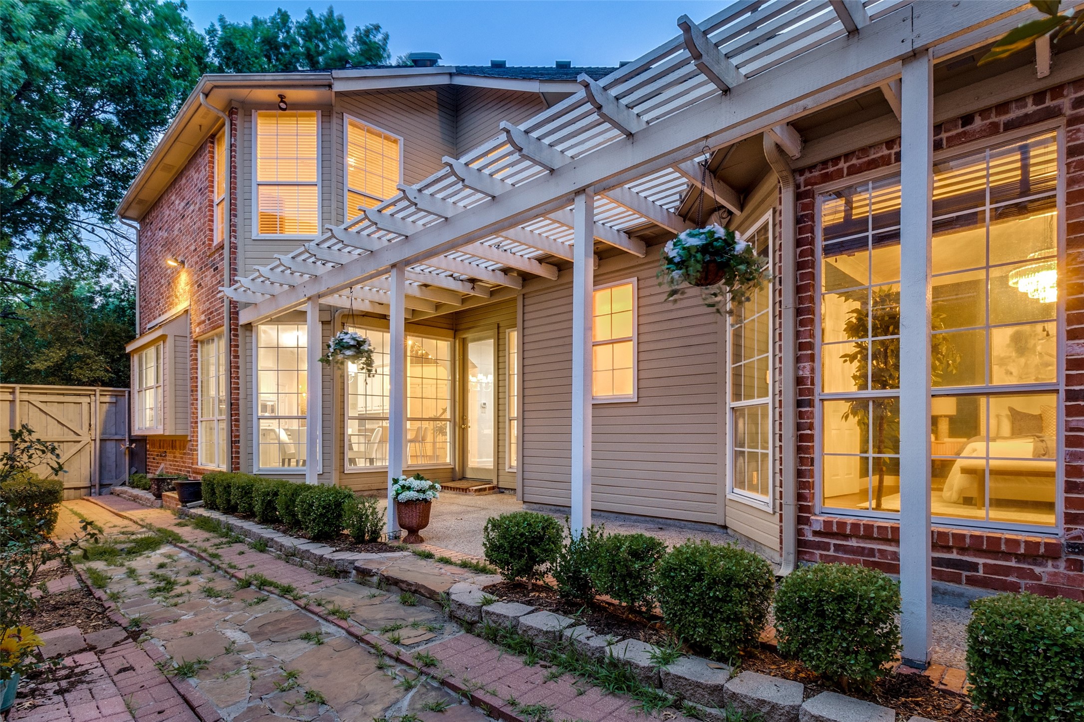 8648 Cherry Hill Drive Dallas TX 75243