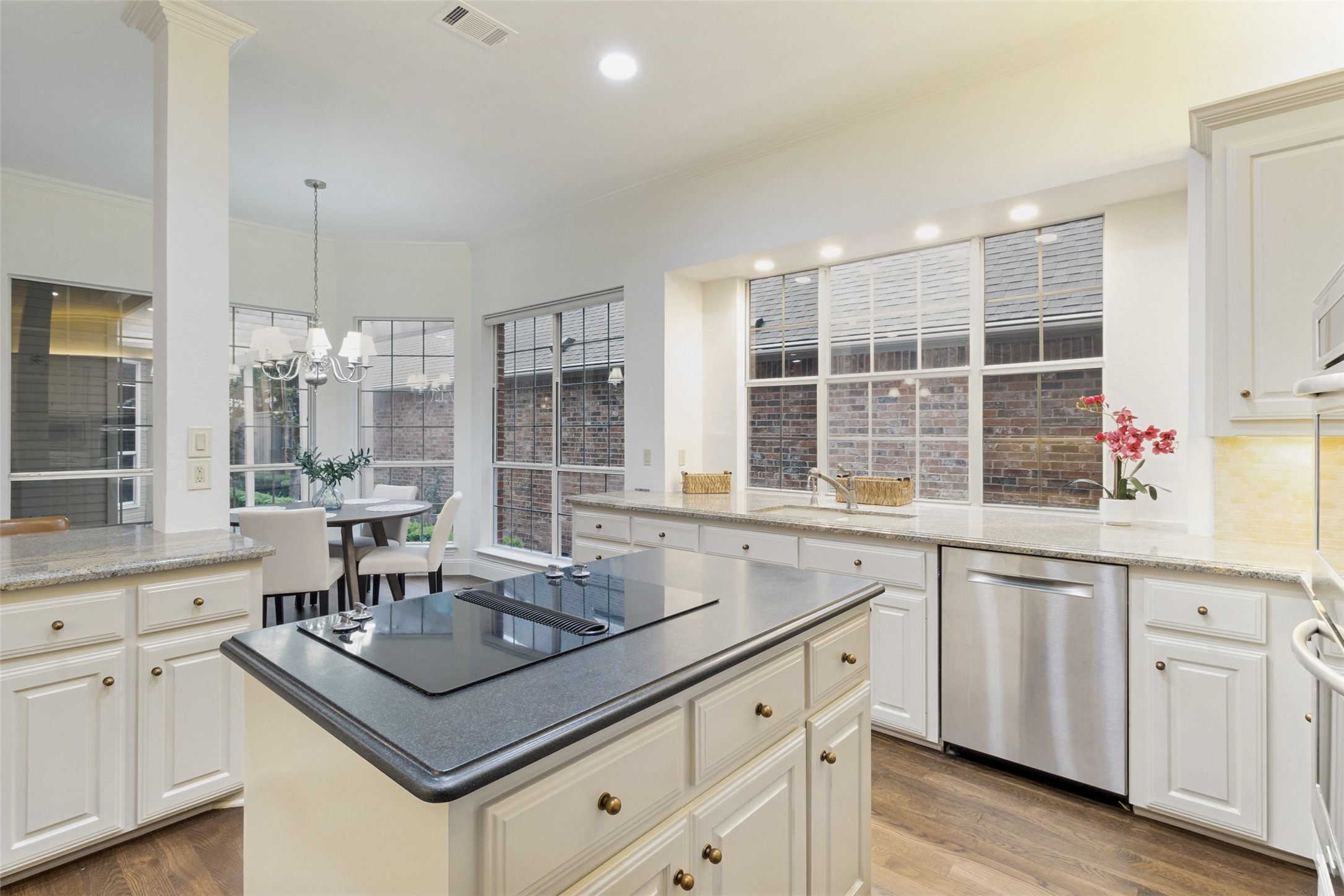 8648 Cherry Hill Drive Dallas TX 75243