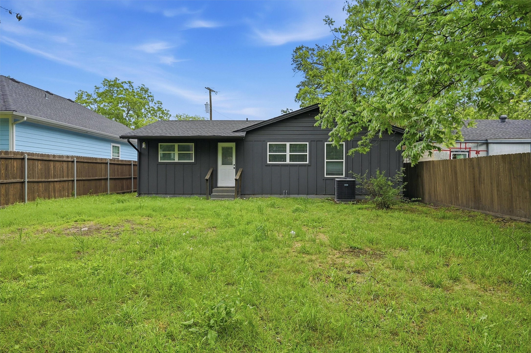 204 N Holly Avenue Sherman TX 75092