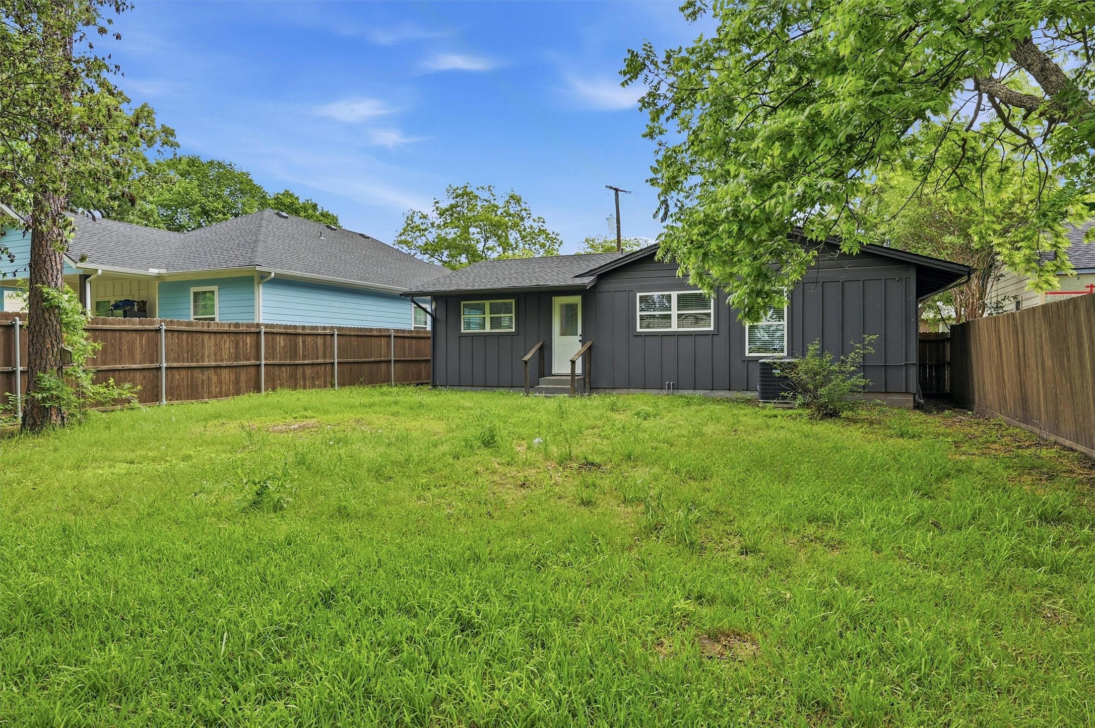 204 N Holly Avenue Sherman TX 75092
