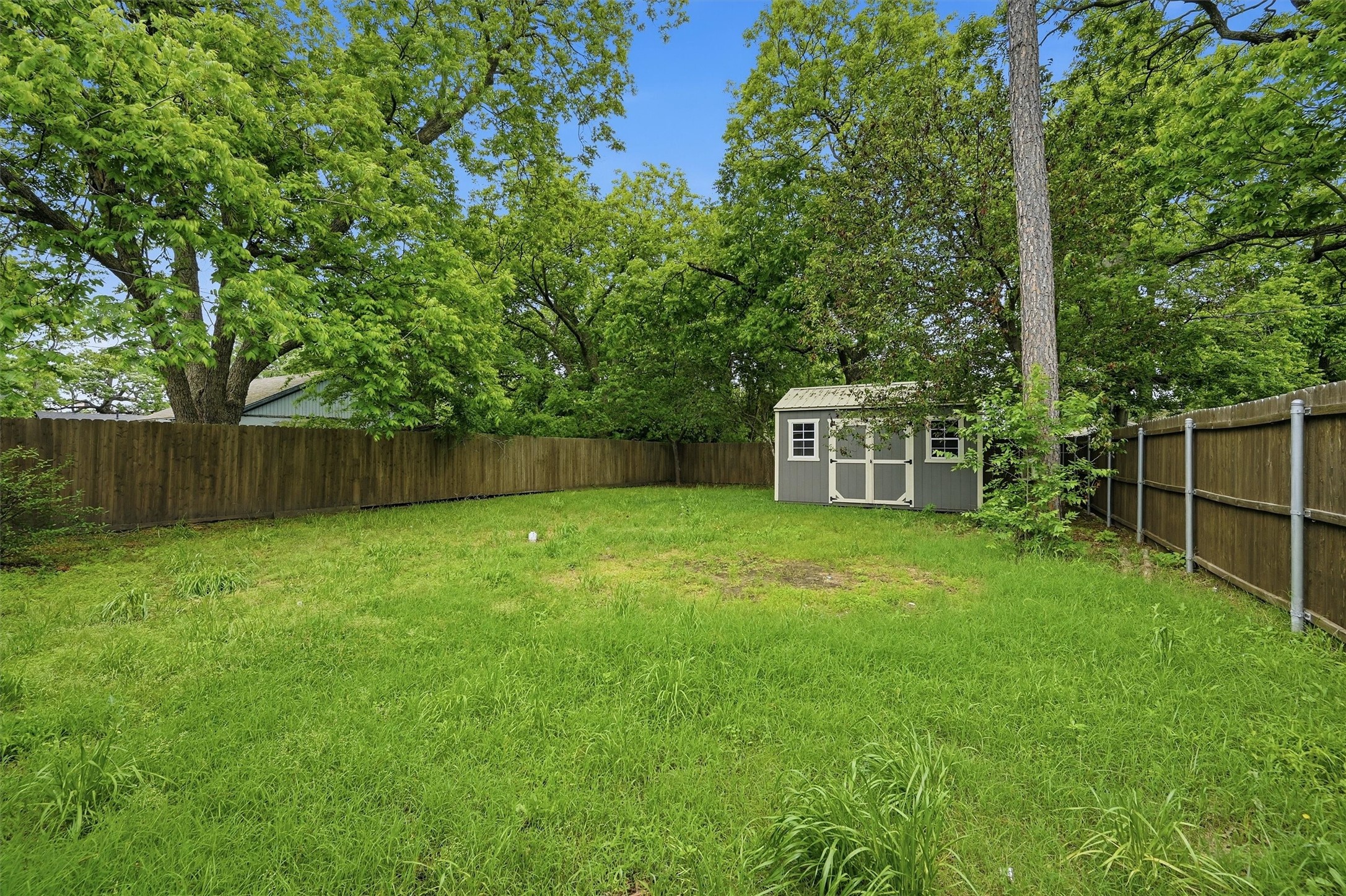 204 N Holly Avenue Sherman TX 75092