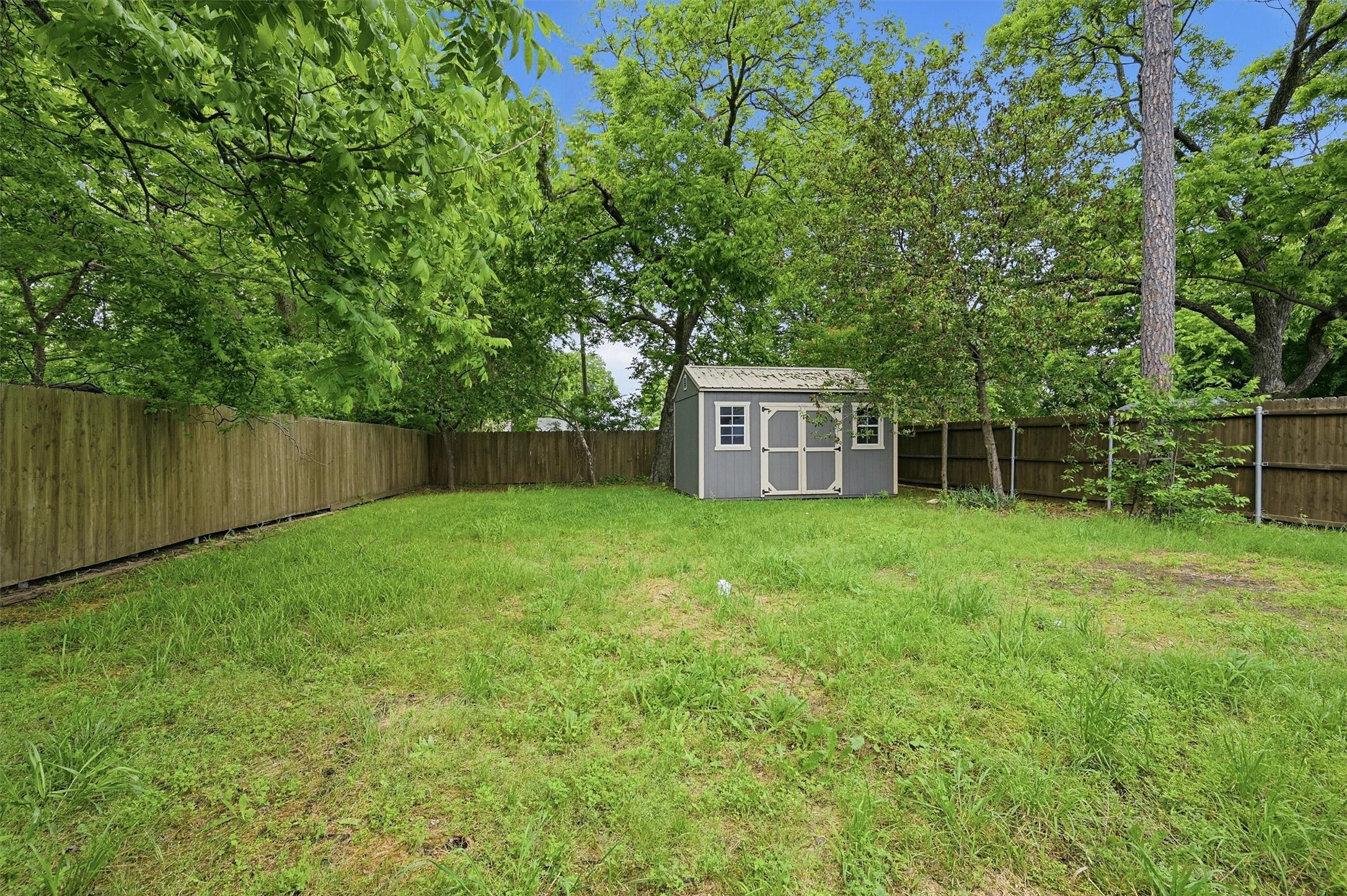 204 N Holly Avenue Sherman TX 75092