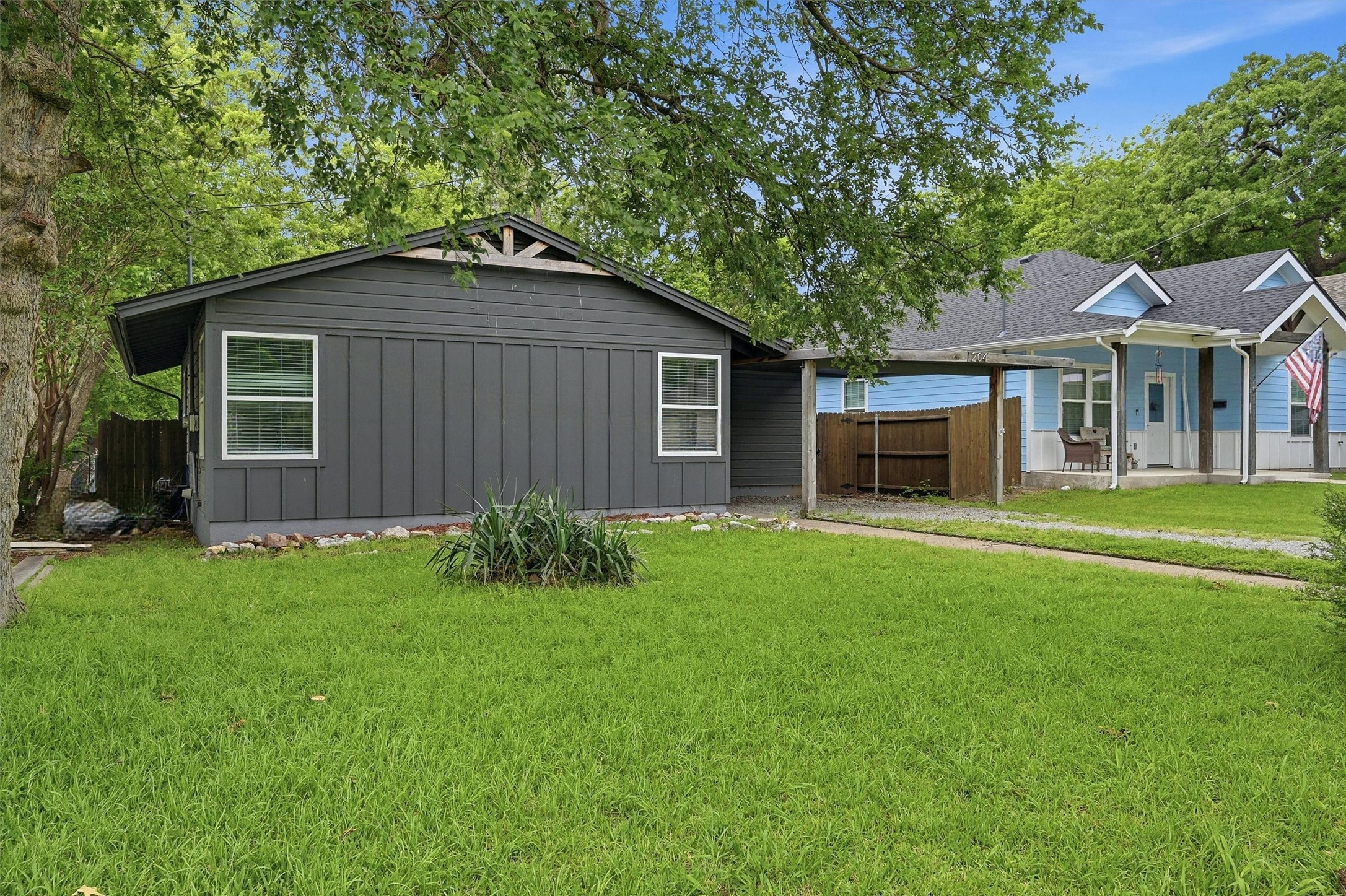 204 N Holly Avenue Sherman TX 75092
