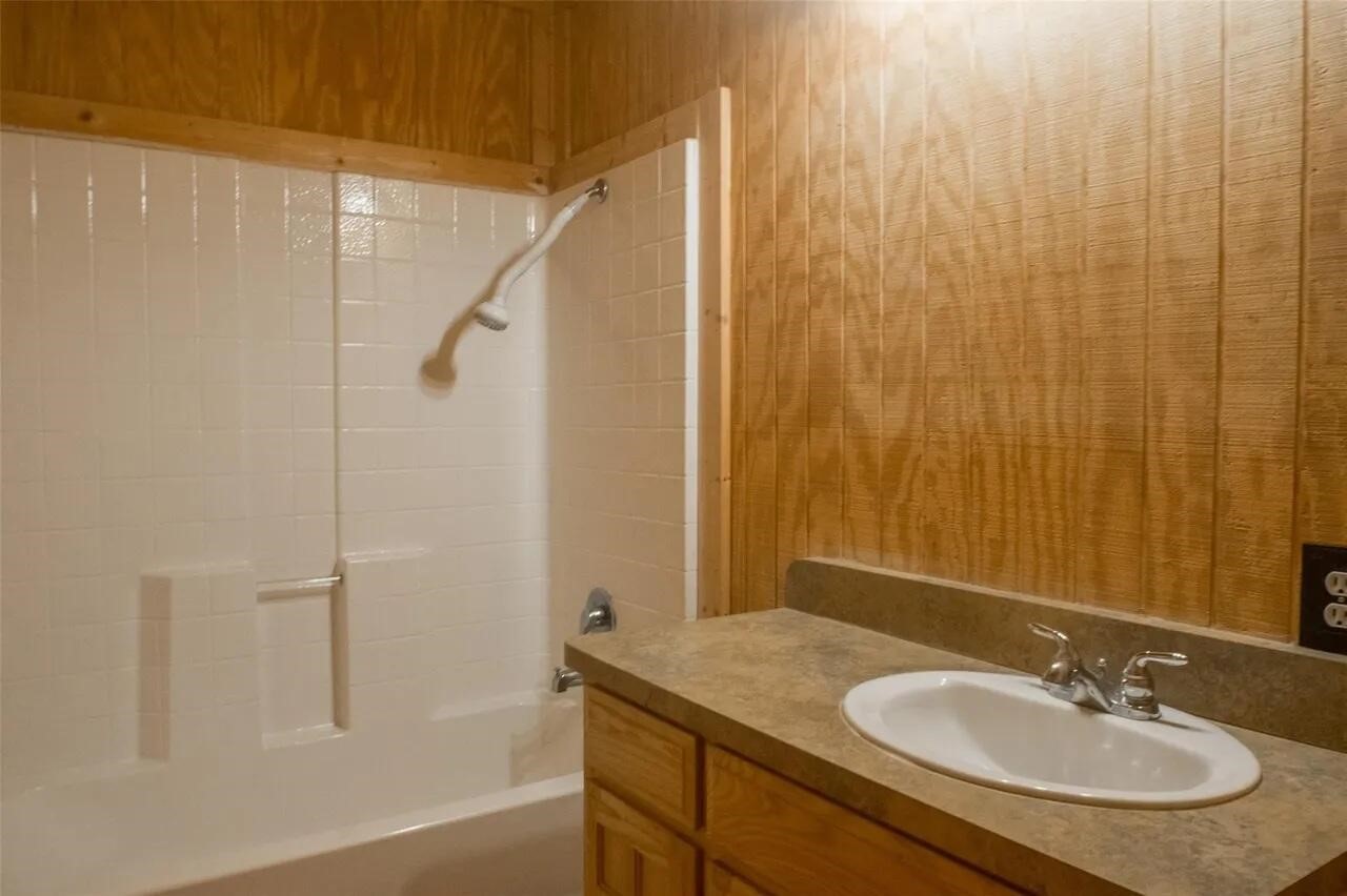 13630 N County Line Road Ponder TX 76259