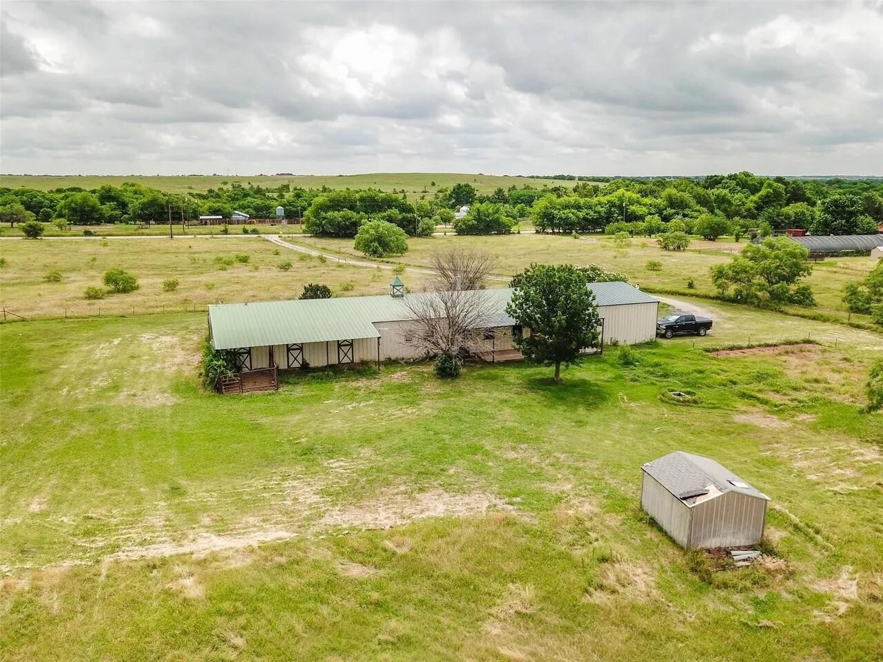 13630 N County Line Road Ponder TX 76259