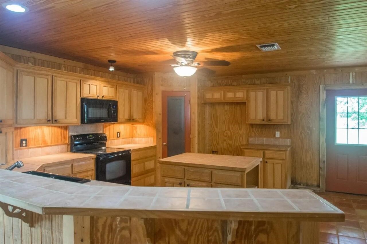 13630 N County Line Road Ponder TX 76259