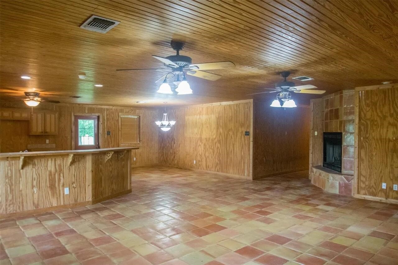 13630 N County Line Road Ponder TX 76259