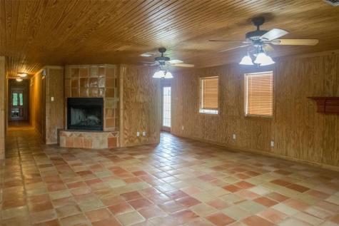 13630 N County Line Road Ponder TX 76259