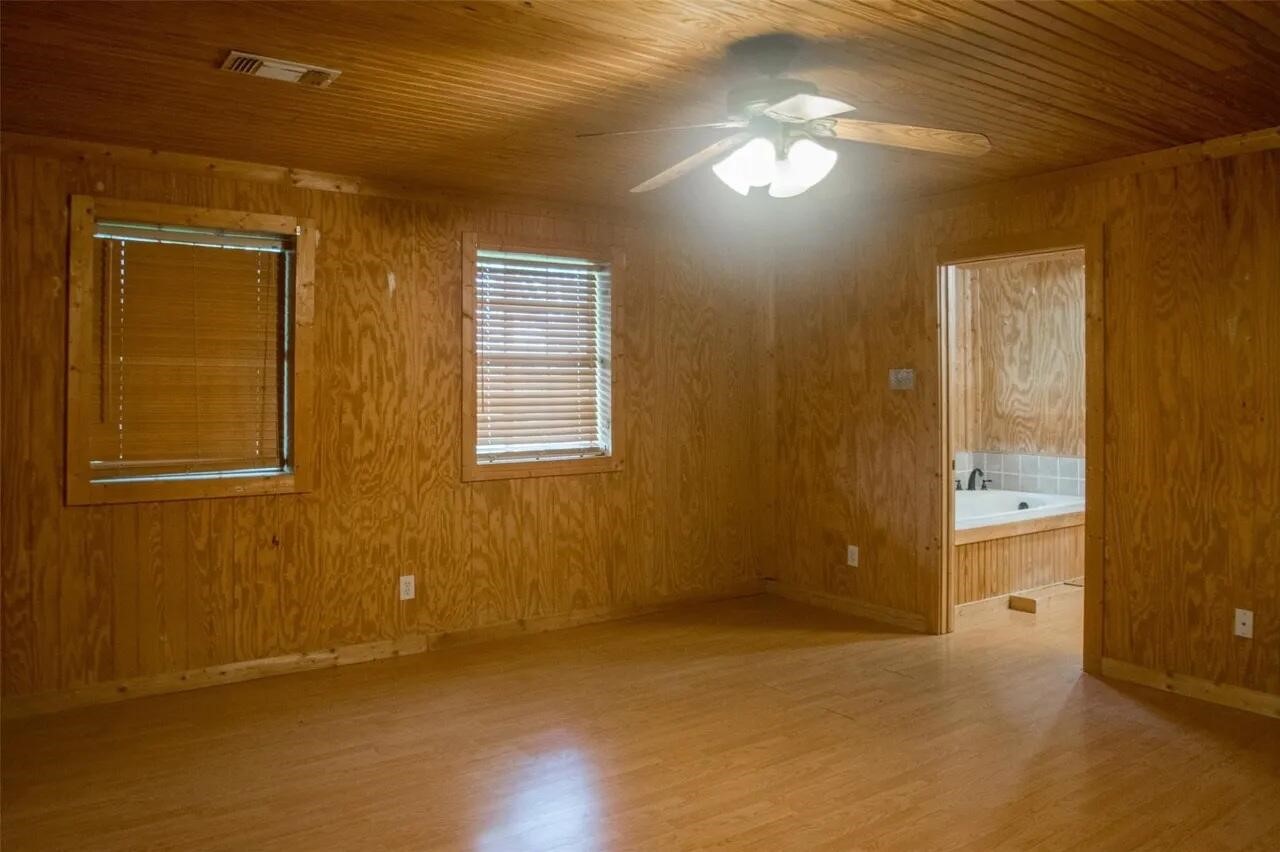 13630 N County Line Road Ponder TX 76259