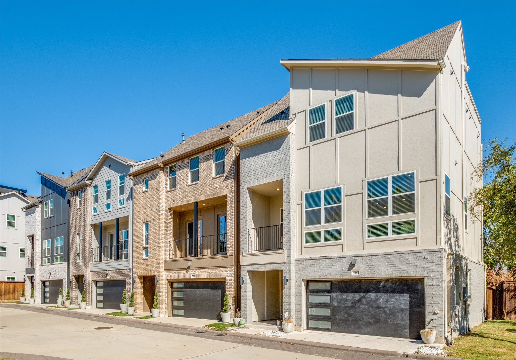 2452 Carmelita Street Dallas TX 75212