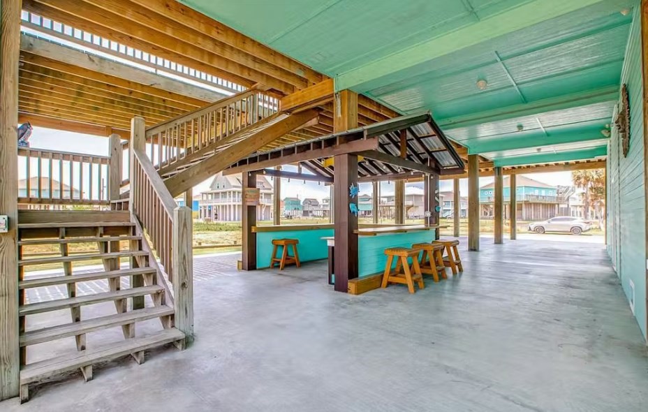922 Palmridge Drive Port Bolivar TX 77650