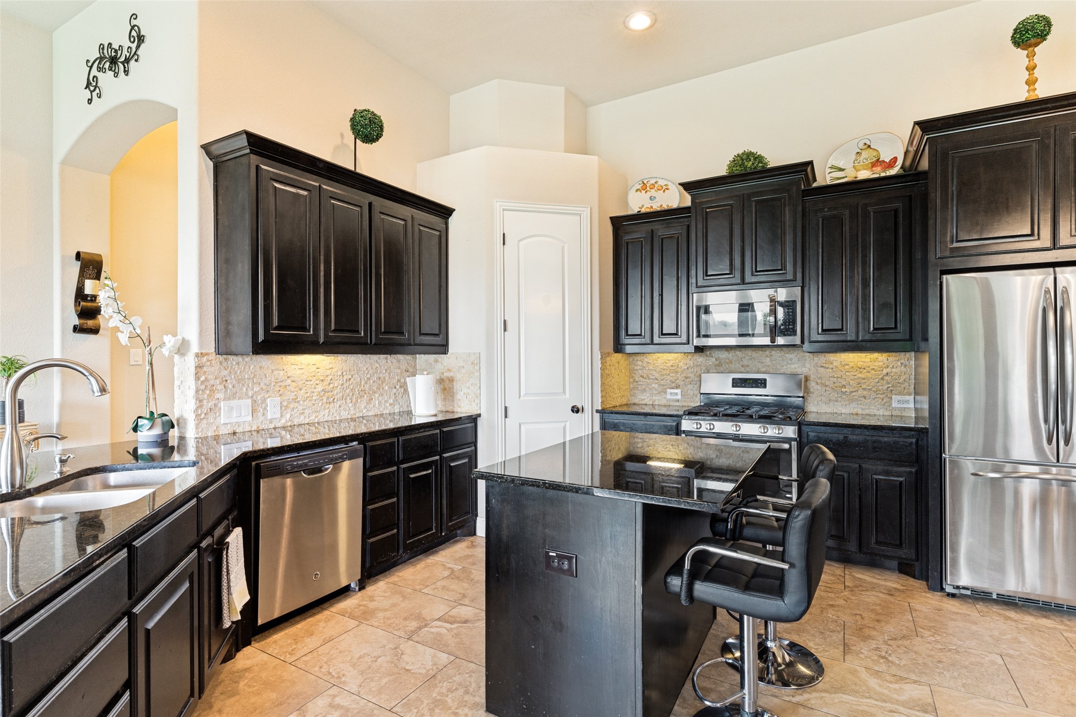 1221 Yosemite Way Burleson TX 76028