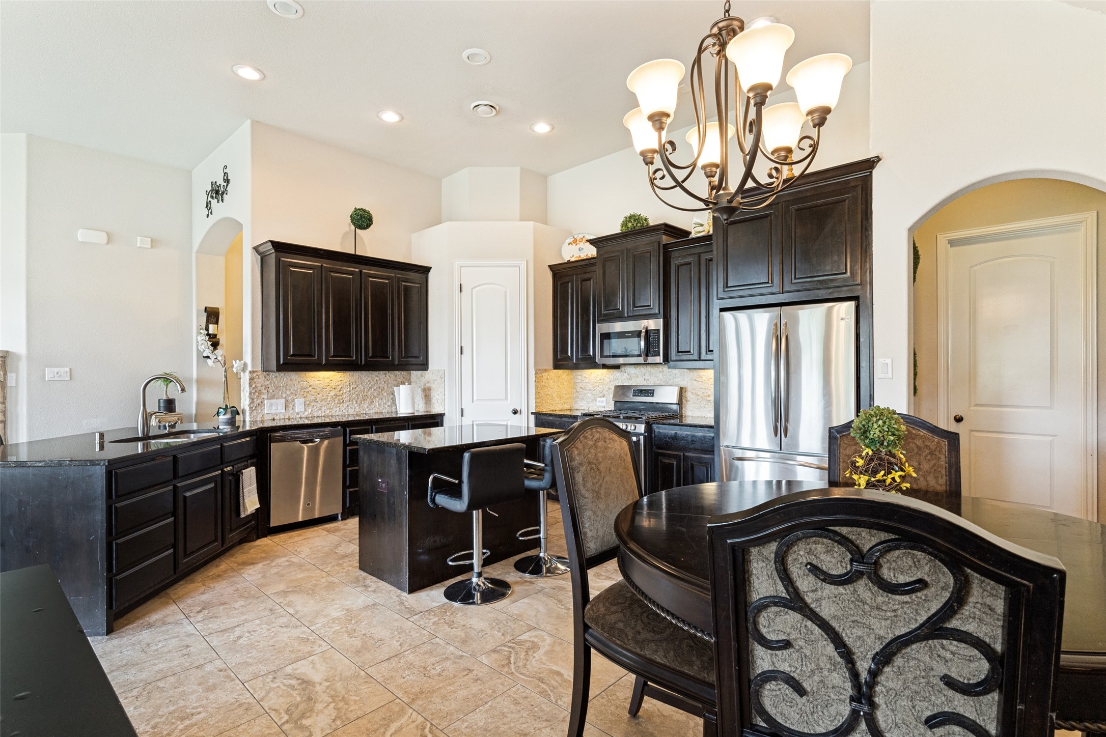 1221 Yosemite Way Burleson TX 76028